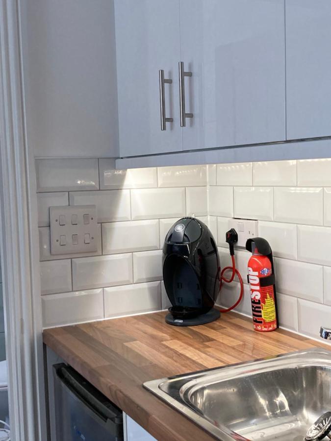 Beechfield House Modern Studio Self-Contained Unit With Free Wifi And Parking And Kitchen Area 4M From City Centre And Castle Cardiff Exterior photo